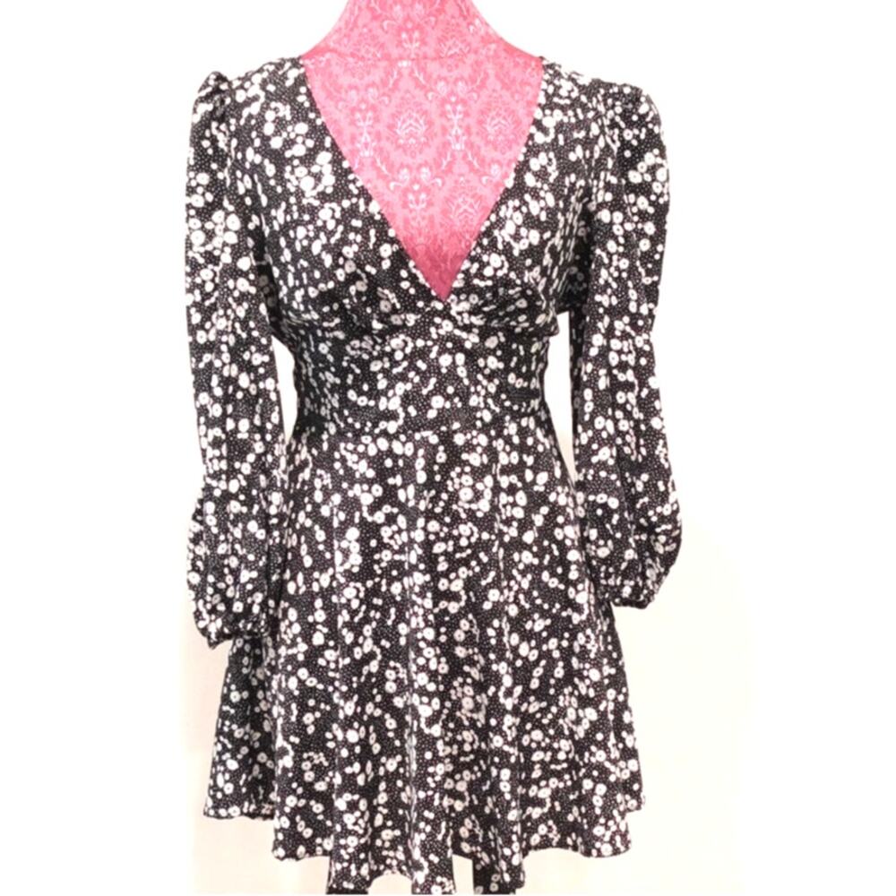 Mini white flowers on Black tie back short dress Size Large